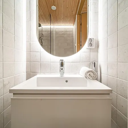 Aurora B5 Ski-in Ski-out, Mountain View By Aavalevi *